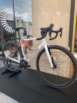 CANNONDALE Supersix EVO Carbon Disc 105 Di2 Cashmere 9 CANNONDALE Supersix EVO Carbon Disc 105 Di2 Cashmere -GearWerk Verkaufs-Shop WhatsApp Image 2022 10 17 at 17 14 51 4 21330285